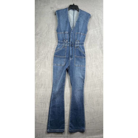 New Free People CRVY Hyde Park Jumpsuit Size 6 V-neck Flare Leg Denim Jumpsuit - Picture 2 of 8
